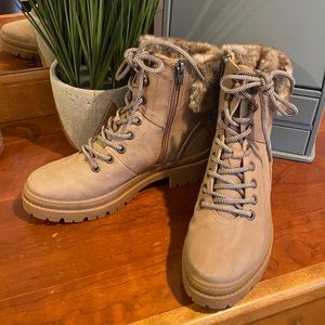 Universal Thread Boot 7 1/2